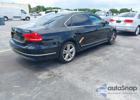 2015 Volkswagen Passat 1.8T Sel Premium z USA, uszkodzony, nr VIN 1VWCS7A37FC024731